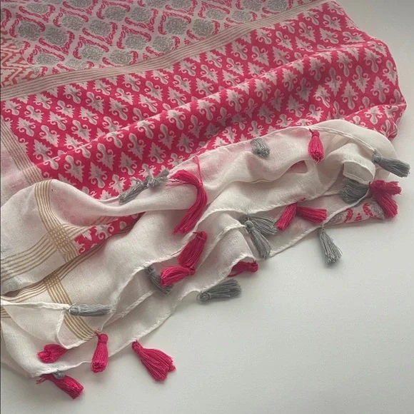 Elegant Pink and Cream Scarf - Picture 6 of 8